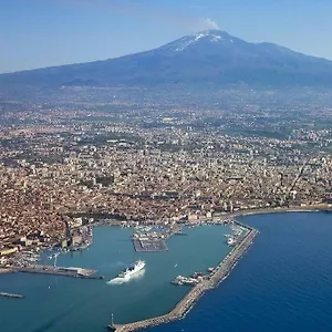 La Dimora Di Enrico , Aeroporto di Catania Fontana Rossa Italia